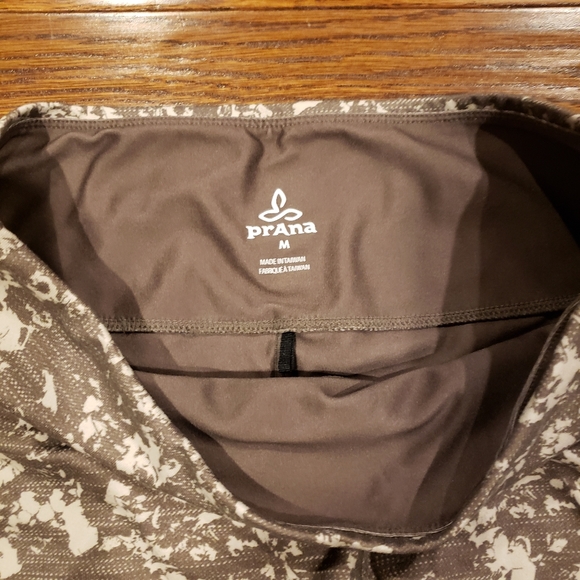 PrAna Pillar Workout Capri Moisture Wick Leggings - Size M - Picture 4 of 5